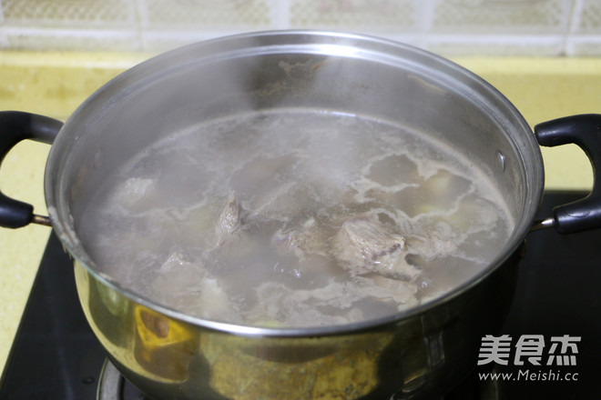 <a href=/shicai/shucai/HuLuoBo/index.html target=_blank><u>胡<a href=/shicai/shucai/LuoBo/index.html target=_blank><u>萝卜</u></a></u></a><a href=/shicai/shucai/TuDou/index.html target=_blank><u>土豆</u></a>炖<a href=/shicai/rouqin/NiuRou/index.html target=_blank><u>牛肉</u></a>的做法