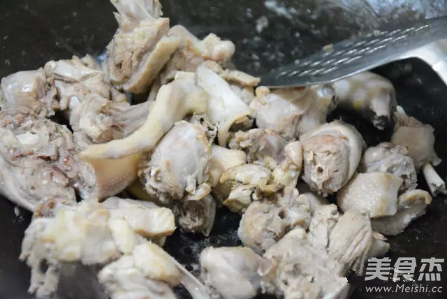 <a href=/shicai/mimian/QingDou/index.html target=_blank><u>青豆</u></a>烧鸭家常做法的做法