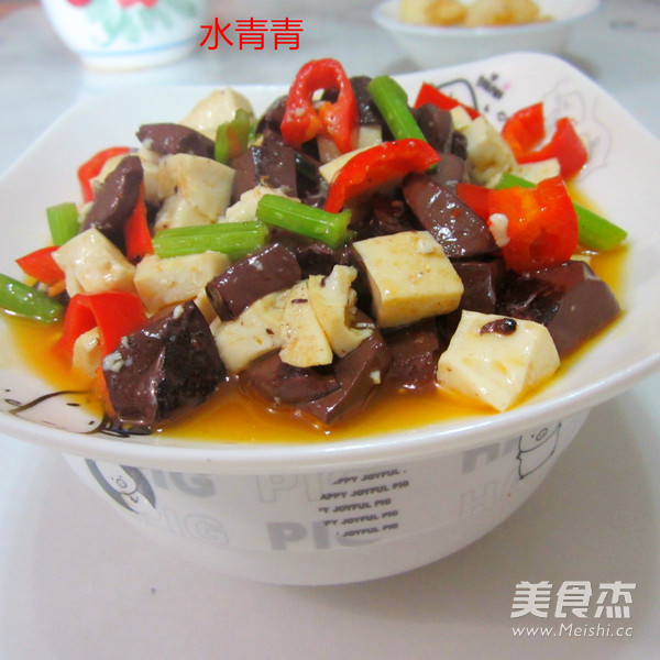 <a href=/shicai/shucai/XiQin/index.html target=_blank><u>西芹</u></a><a href=/shicai/rouqin/zhuXue/index.html target=_blank><u>猪<a href=/shicai/rouqin/Xue/index.html target=_blank><u>血</u></a></u></a><a href=/shicai/mimian/DouFu/index.html target=_blank><u>豆腐</u></a>丁的做法