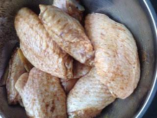 可乐<a href=/shicai/rouqin/JiChi/index.html target=_blank><u>鸡翅</u></a>