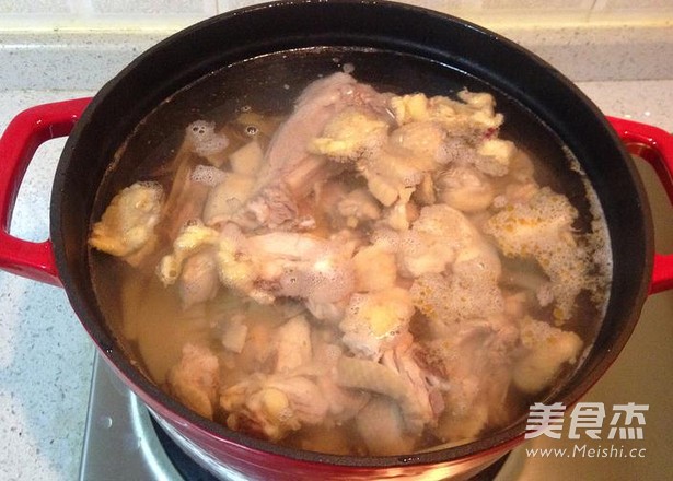 <a href=/shicai/shuichanpin/MoYu/index.html target=_blank><u>墨鱼</u></a>肚子鸡的做法