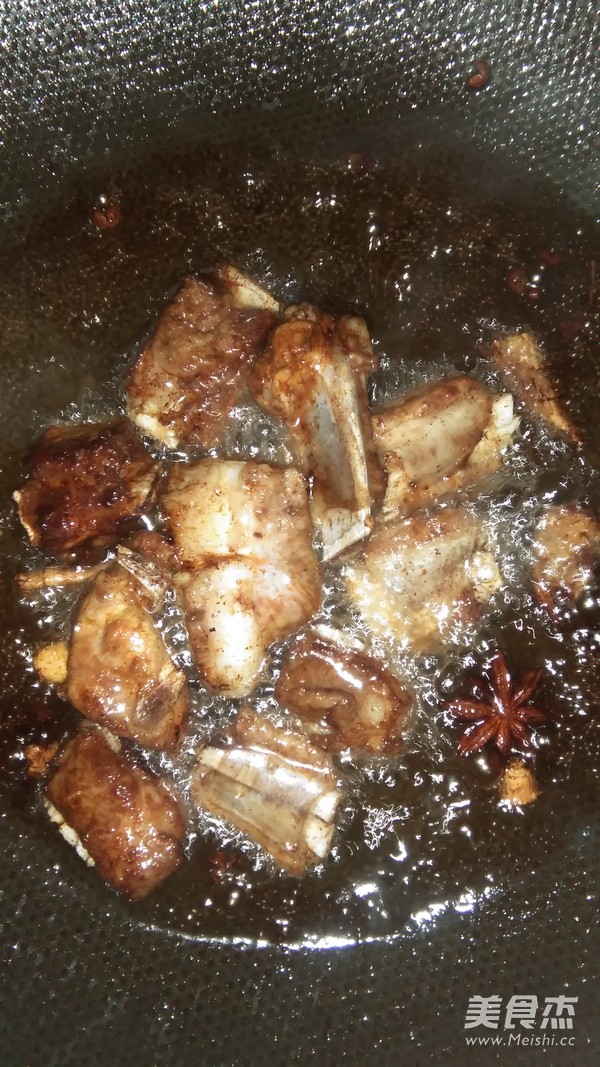 <a href=/shicai/rouqin/PaiGu/index.html target=_blank><u>排骨</u></a>烧<a href=/shicai/shucai/HuLuoBo/index.html target=_blank><u>胡<a href=/shicai/shucai/LuoBo/index.html target=_blank><u>萝卜</u></a></u></a>的做法