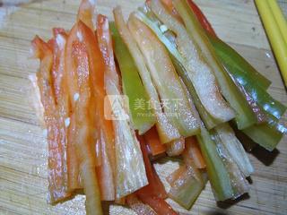 <a href=/shicai/mimian/YuMi/index.html target=_blank><u>玉米</u></a>笋烩肉