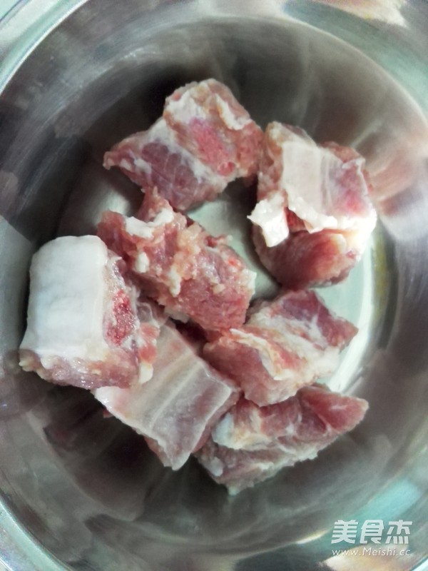 炸<a href=/shicai/rouqin/PaiGu/index.html target=_blank><u>排骨</u></a>的做法