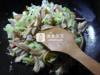 <a href=/shicai/rouqin/NiuDu/index.html target=_blank><u>牛肚</u></a>炒圆<a href=/shicai/shucai/BaiCai/index.html target=_blank><u>白菜</u></a>