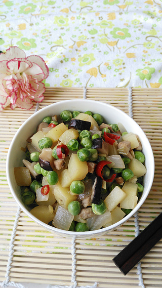 <a href=/shicai/shucai/WanDou/index.html target=_blank><u>豌豆</u></a>炒杂蔬