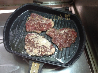 <a href=/shicai/rouqin/NiuPai/index.html target=_blank><u>牛排</u></a>的做法