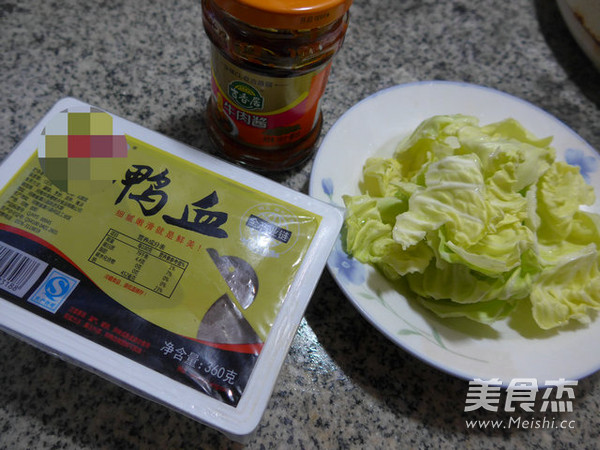 圆<a href=/shicai/shucai/BaiCai/index.html target=_blank><u>白菜</u></a>煮鸭<a href=/shicai/rouqin/Xue/index.html target=_blank><u>血</u></a>的做法