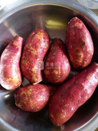 烤<a href=/shicai/shucai/HongShu/index.html target=_blank><u>红薯</u></a>