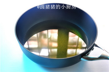 秘制香酥<a href=/shicai/shuichanpin/JiYu/index.html target=_blank><u>鲫鱼</u></a>步骤5