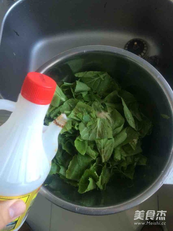 <a href=/shicai/shucai/XiaoBaiCai/index.html target=_blank><u>小<a href=/shicai/shucai/BaiCai/index.html target=_blank><u>白菜</u></a></u></a>拌<a href=/shicai/guopin/HuaSheng/index.html target=_blank><u>花生</u></a>米的做法