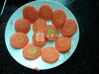 腊肠蒸<a href=/shicai/shucai/HongLuoBo/index.html target=_blank><u>红<a href=/shicai/shucai/LuoBo/index.html target=_blank><u>萝卜</u></a></u></a>