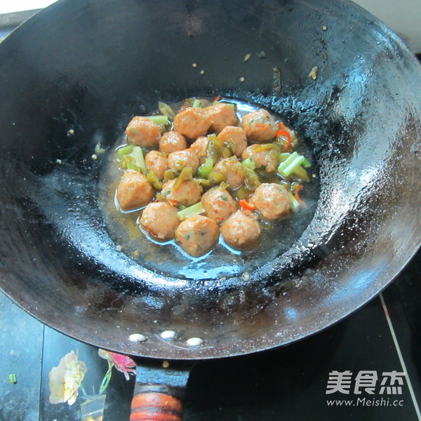 鱼香酸辣丸子的做法