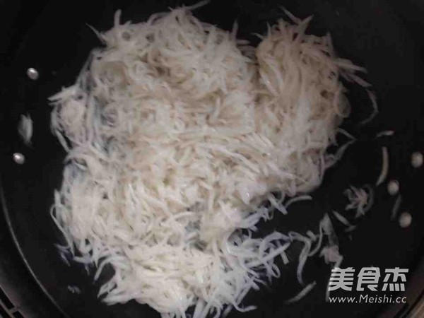 酸辣<a href=/shicai/shucai/LuoBo/index.html target=_blank><u>萝卜</u></a>丝的做法