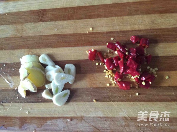 麻辣水煮<a href=/shicai/rouqin/NiuRou/index.html target=_blank><u>牛肉</u></a>的做法