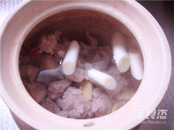 <a href=/shicai/shucai/BaiLuoBo/index.html target=_blank><u>白<a href=/shicai/shucai/LuoBo/index.html target=_blank><u>萝卜</u></a></u></a>炖<a href=/shicai/rouqin/YangRou/index.html target=_blank><u>羊肉</u></a>的做法