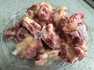 <a href=/shicai/rouqin/NiuPai/index.html target=_blank><u>牛排</u></a>清炖<a href=/shicai/shucai/BaiLuoBo/index.html target=_blank><u>白<a href=/shicai/shucai/LuoBo/index.html target=_blank><u>萝卜</u></a></u></a>