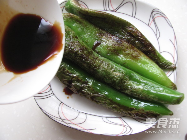 虎皮<a href=/shicai/shucai/QingJiao/index.html target=_blank><u>青椒</u></a>的做法