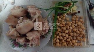 鹰嘴豆炖<a href=/shicai/rouqin/ZhuTi/index.html target=_blank><u>猪蹄</u></a>