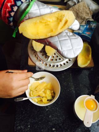 <a href=/shicai/mimian/ZhiShi/index.html target=_blank><u>芝士</u></a>焗<a href=/shicai/shucai/HongShu/index.html target=_blank><u>红薯</u></a>