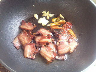 彩椒炒<a href=/shicai/rouqin/LaRou/index.html target=_blank><u>腊肉</u></a>