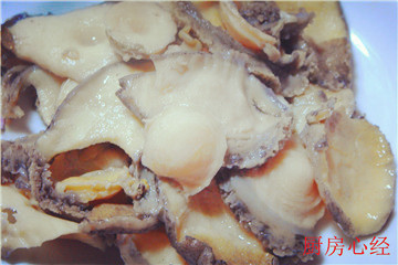 回锅<a href=/shicai/shuichanpin/BaoYu/index.html target=_blank><u>鲍鱼</u></a>步骤5