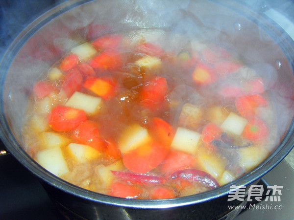 <a href=/shicai/shucai/LuoBo/index.html target=_blank><u>萝卜</u></a>炖<a href=/shicai/rouqin/NiuNan/index.html target=_blank><u>牛腩</u></a>的做法