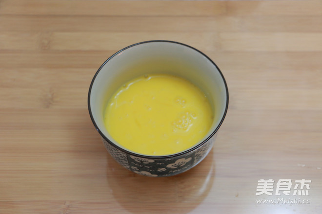 <a href=/shicai/shucai/XiLanHua/index.html target=_blank><u>西兰花</u></a><a href=/shicai/rouqin/HuoTui/index.html target=_blank><u>火腿</u></a>拱蛋的做法