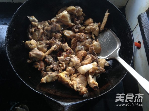 <a href=/shicai/shucai/BanLi/index.html target=_blank><u>板栗</u></a>烧鸡的做法