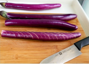 蓑衣<a href=/shicai/shucai/QieZi/index.html target=_blank><u>茄子</u></a>步骤1