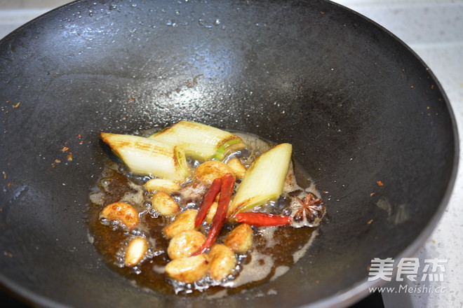 年夜饭系列海鲜——古法烧<a href=/shicai/shuichanpin/DaiYu/index.html target=_blank><u>带鱼</u></a>的做法