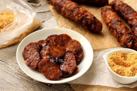 <a href=/shicai/guopin/HuaSheng/index.html target=_blank><u>花生</u></a>腊肠