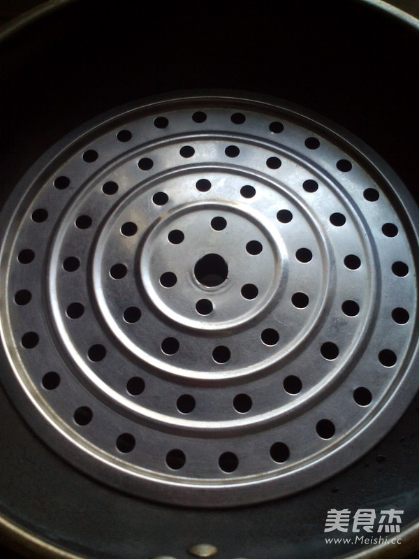 蒸<a href=/shicai/shuichanpin/HaiHong/index.html target=_blank><u>海虹</u></a>的做法