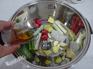 酱<a href=/shicai/rouqin/NiuJianZi/index.html target=_blank><u>牛腱子</u></a>