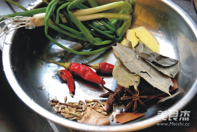 香卤<a href=/shicai/rouqin/NiuRou/index.html target=_blank><u>牛肉</u></a>的做法