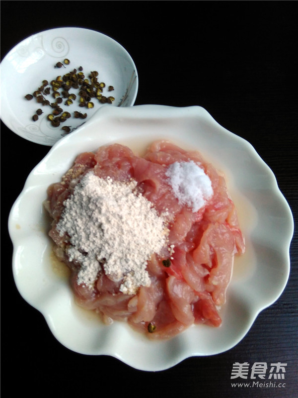 <a href=/shicai/guopin/Xing/index.html target=_blank><u>杏</u></a>鲍菇肉丝的做法