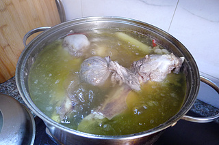 陕西<a href=/shicai/rouqin/YangRou/index.html target=_blank><u>羊肉</u></a>泡馍