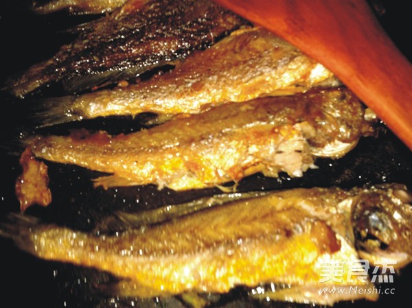 干煎小<a href=/shicai/shuichanpin/uangYu/index.html target=_blank><u>黄鱼</u></a>的做法