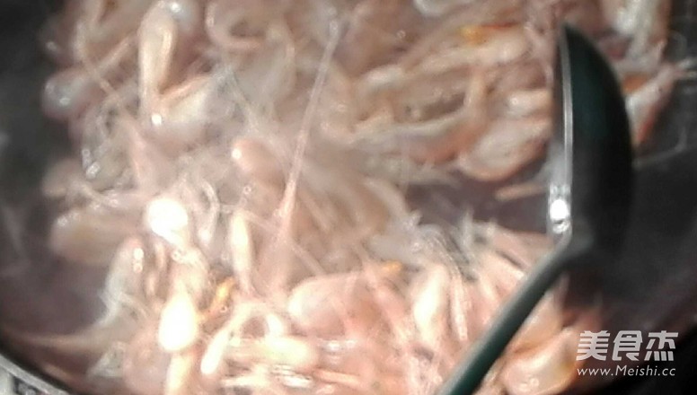 爆炒河虾的做法