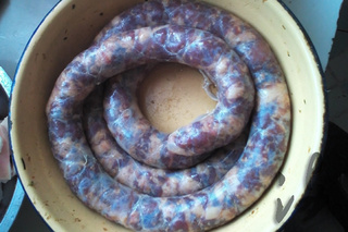 自制<a href=/shicai/rouqin/ZhuRou/index.html target=_blank><u>猪肉</u></a><a href=/shicai/rouqin/XiangChang/index.html target=_blank><u>香肠</u></a>