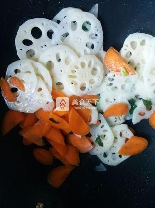 缤纷<a href=/shicai/shucai/Ou/index.html target=_blank><u>藕</u></a>片