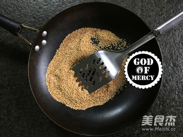 万人迷的<a href=/shicai/guopin/HuaSheng/index.html target=_blank><u>花生</u></a><a href=/shicai/guopin/ZhiMa/index.html target=_blank><u>芝麻</u></a>酱的做法