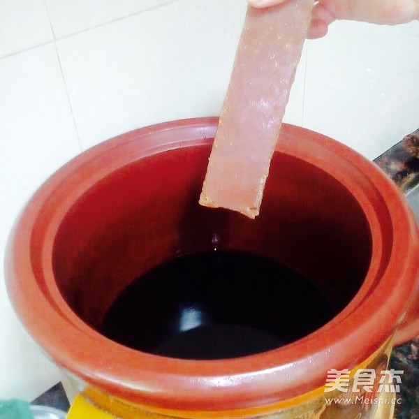 <a href=/shicai/rouqin/ZhuJiao/index.html target=_blank><u>猪脚</u></a>姜<a href=/shicai/diaoweipin/Cu/index.html target=_blank><u>醋</u></a>的做法