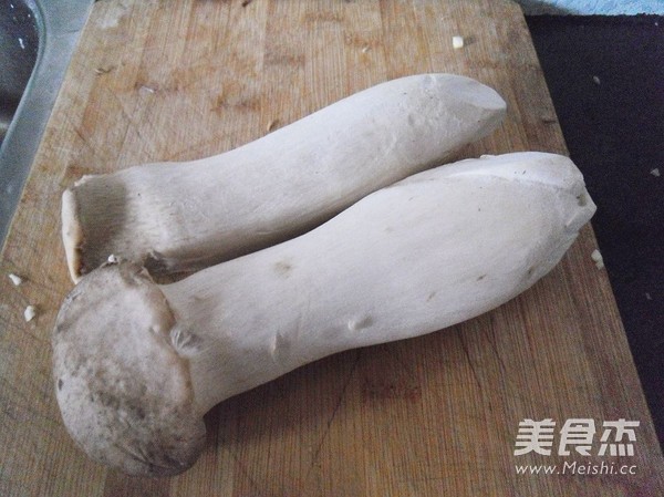 蒜香<a href=/shicai/guopin/Xing/index.html target=_blank><u>杏</u></a>鲍菇的做法