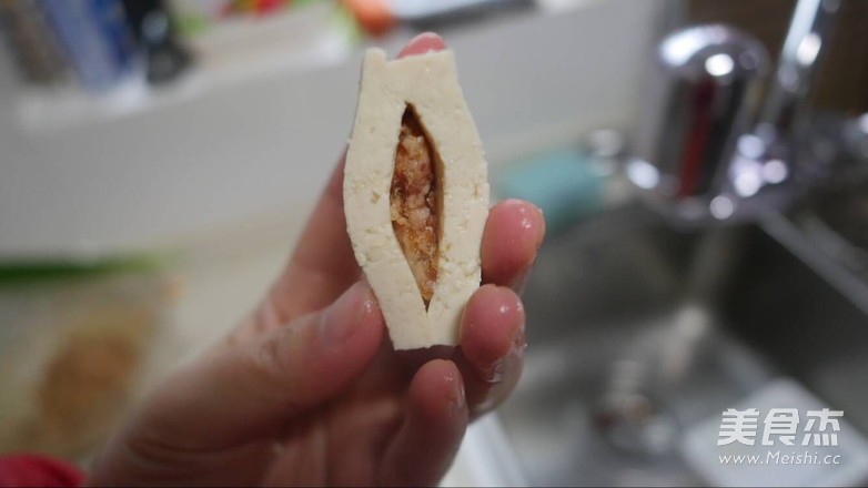 <a href=/shicai/mimian/DouFu/index.html target=_blank><u>豆腐</u></a>塞肉的做法