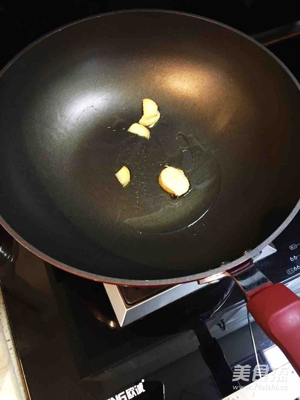 <a href=/shicai/shucai/BaiCai/index.html target=_blank><u>白菜</u></a>炒<a href=/shicai/rouqin/HuoTui/index.html target=_blank><u>火腿</u></a>的做法