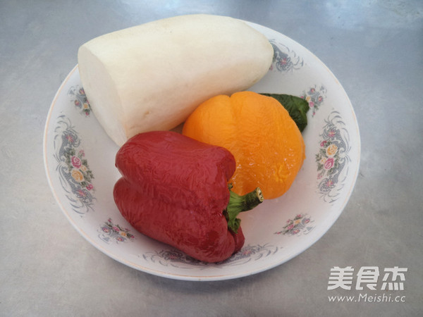 彩椒<a href=/shicai/shucai/LuoBo/index.html target=_blank><u>萝卜</u></a>的做法
