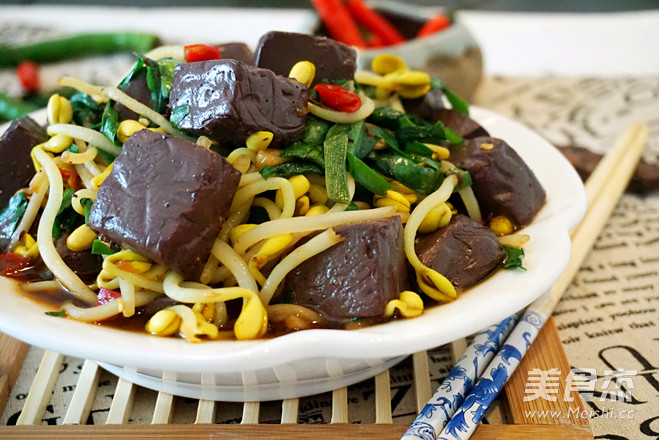 营养的时蔬炒鸭<a href=/shicai/rouqin/Xue/index.html target=_blank><u>血</u></a>的做法