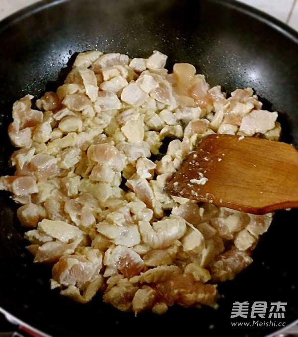 甜不辣<a href=/shicai/rouqin/ZhengJi/index.html target=_blank><u>鸡肉</u></a>丁的做法