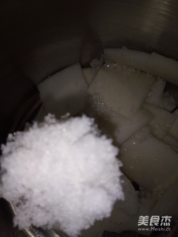 泡<a href=/shicai/shucai/LuoBo/index.html target=_blank><u>萝卜</u></a>(两吃)的做法